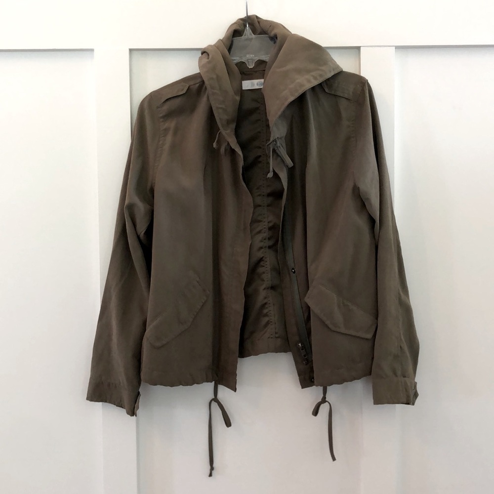 Hooded green lightweight jacket